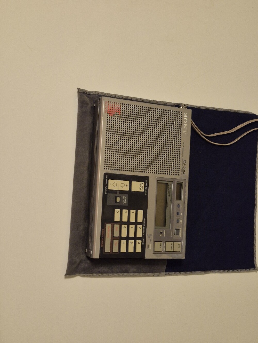 Vintage Sony Icf-2002 Radio - Picture 2 of 13